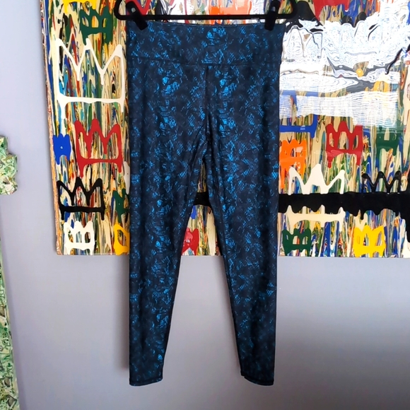 Women’s KYODAN SET Leggings (large) & Sports Bra (medium). BLUE SNAKESKIN - Picture 4 of 10
